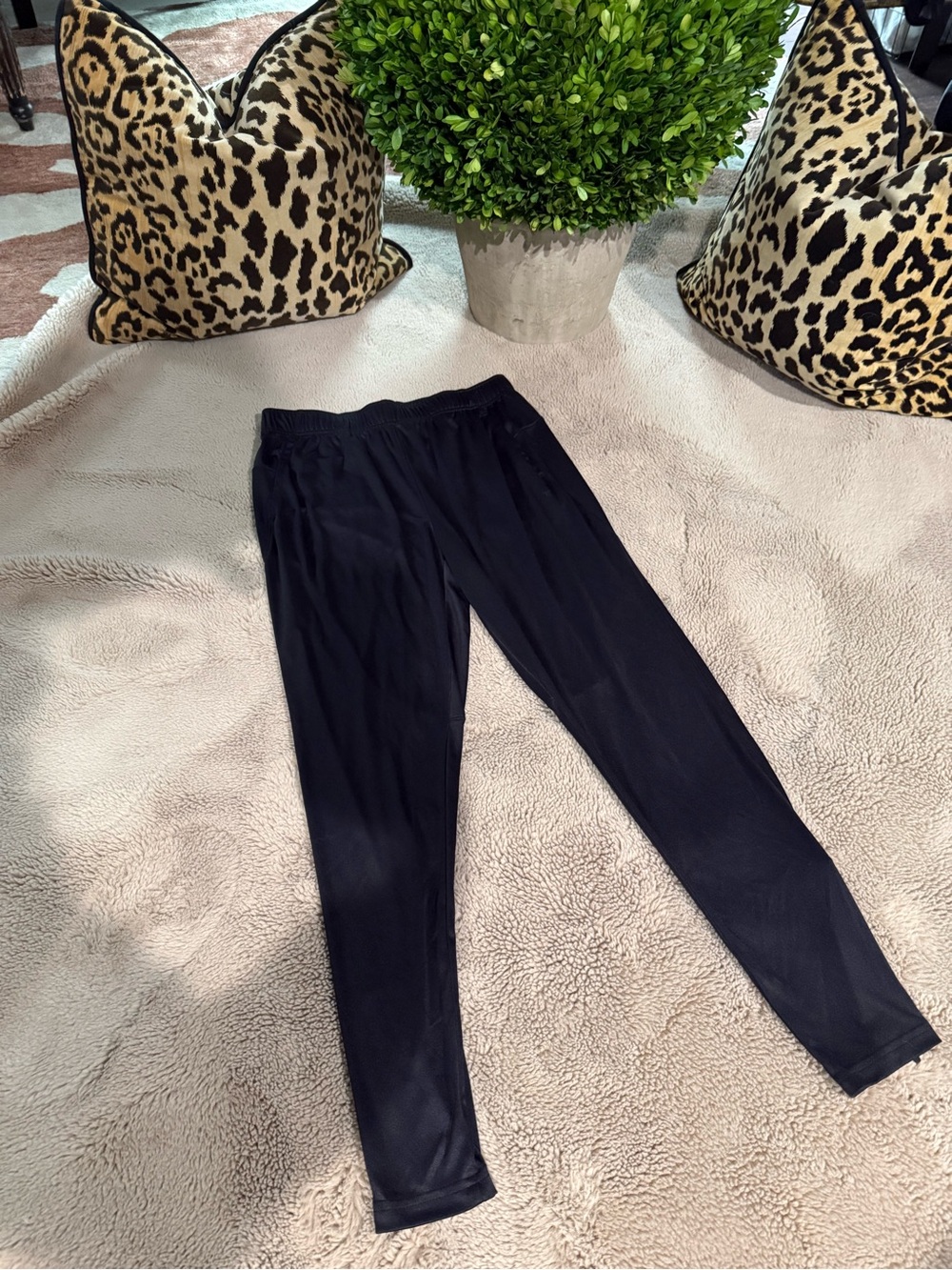 Men’s Black Pull-On Slim tapered leg Pants Size M NWOT